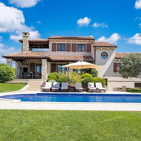 De Flora By Interhome