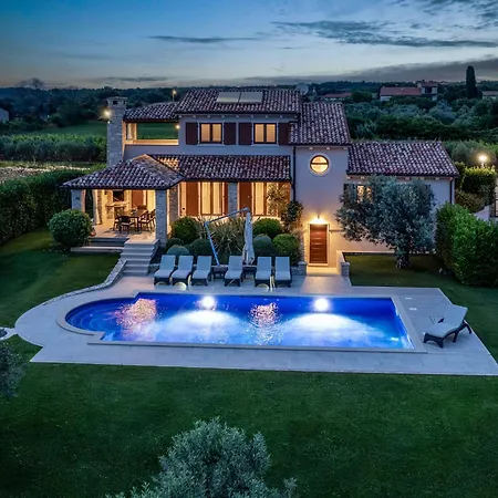 De Flora By Interhome Galizana