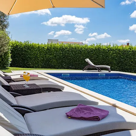 De Flora By Interhome * Galizana