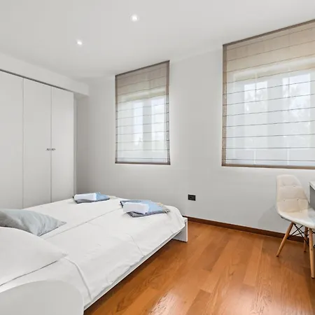 De Flora By Interhome