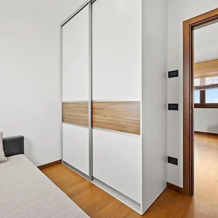 De Flora By Interhome * Galižana