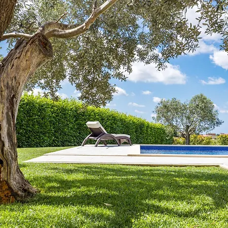 Villa De Flora By Interhome Galižana