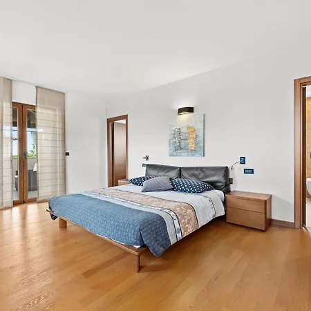 Villa De Flora By Interhome *