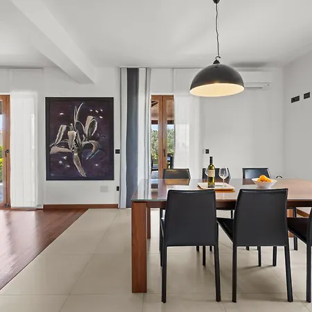 De Flora By Interhome Galizana