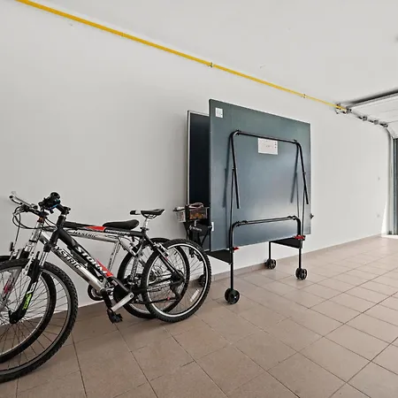 De Flora By Interhome