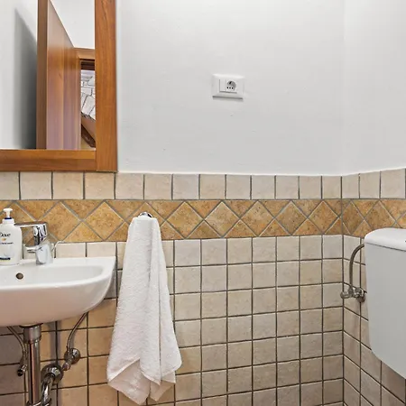 De Flora By Interhome