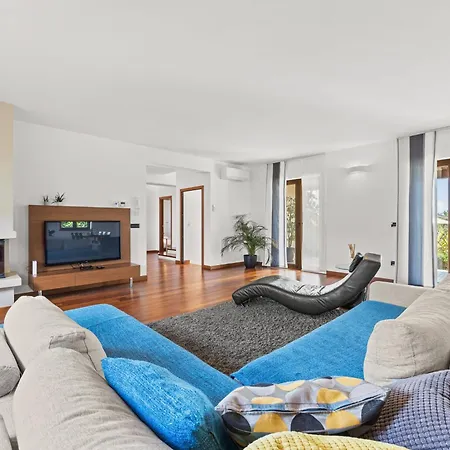 De Flora By Interhome Villa Galižana