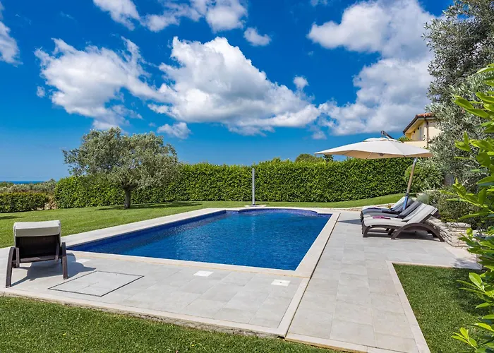 Villa De Flora By Interhome