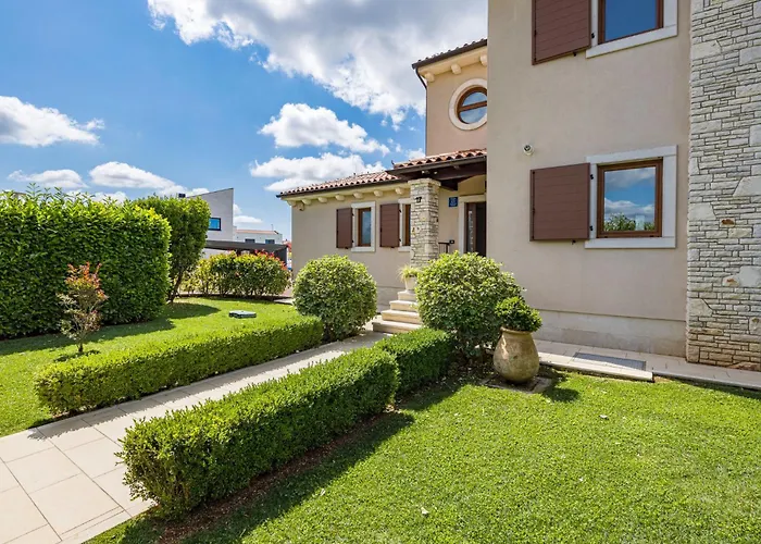 De Flora By Interhome