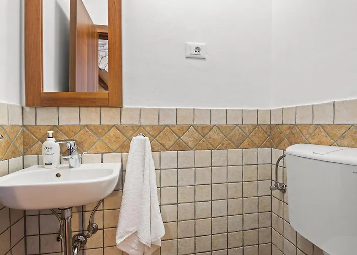 De Flora By Interhome