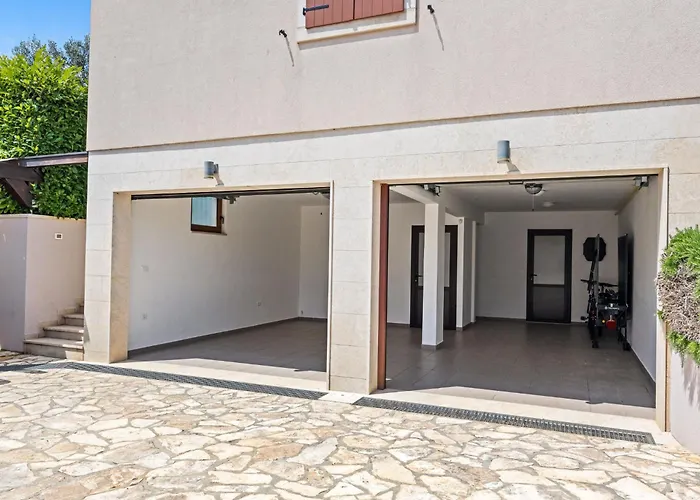 De Flora By Interhome * Galižana