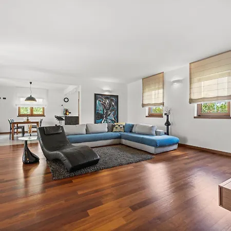 Villa De Flora By Interhome