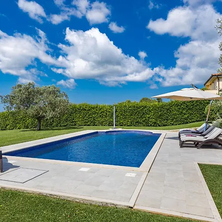 Villa De Flora By Interhome