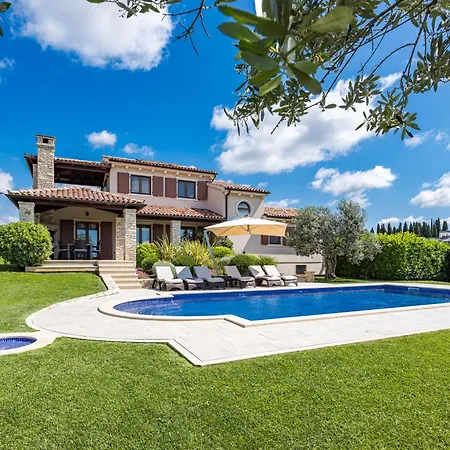 Villa De Flora By Interhome