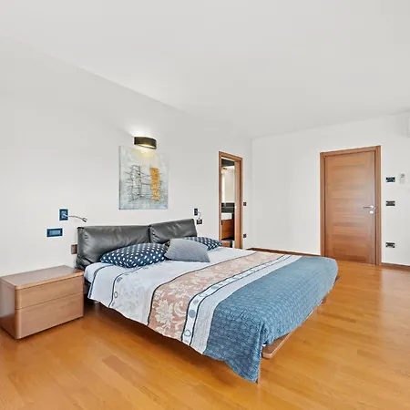 Villa De Flora By Interhome Galižana