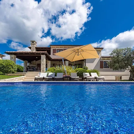 De Flora By Interhome