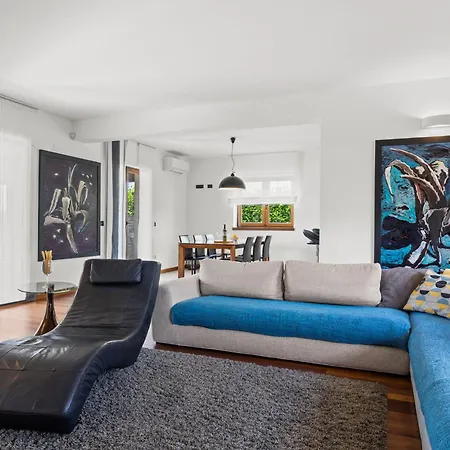 De Flora By Interhome