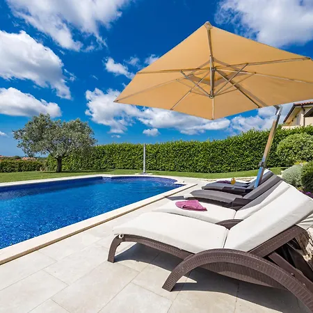 Villa De Flora By Interhome