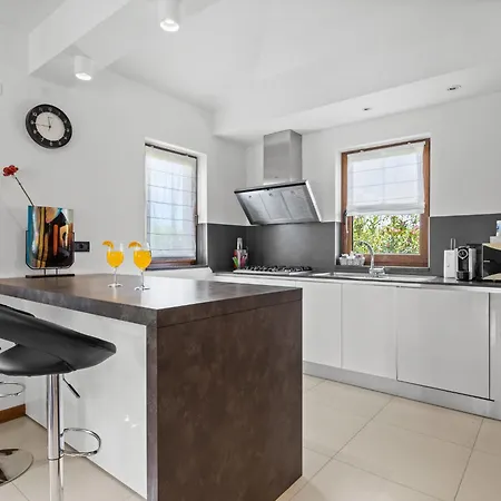 De Flora By Interhome Villa *