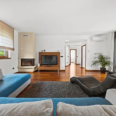 De Flora By Interhome Villa *