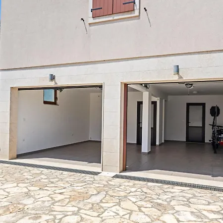 De Flora By Interhome * Galizana