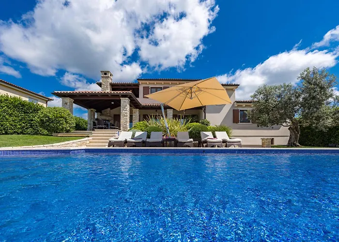 De Flora By Interhome