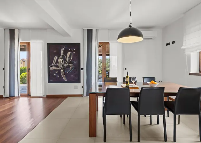 De Flora By Interhome Galižana