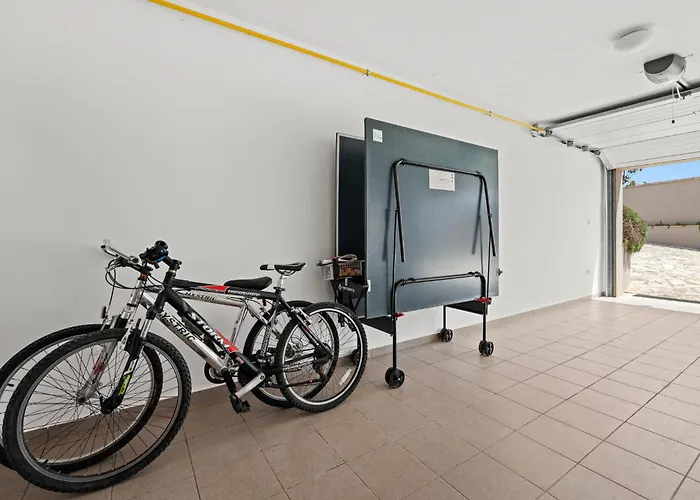 De Flora By Interhome