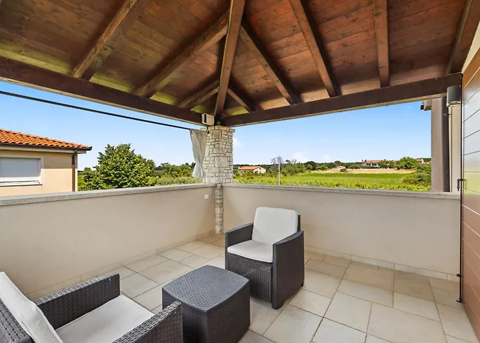 De Flora By Interhome 빌라 Galižana