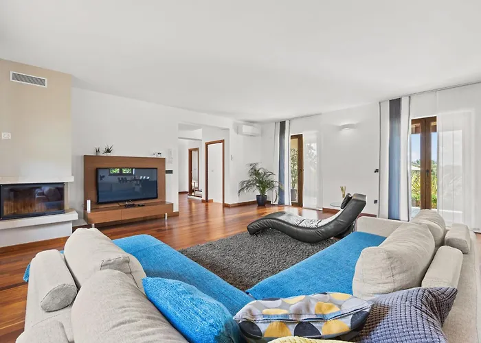 De Flora By Interhome 빌라 Galižana